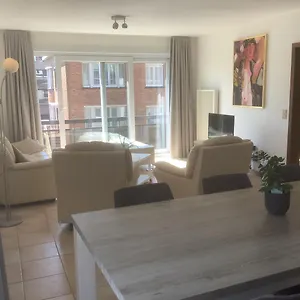 Apartment Ruim Zonnig Op 50m, Ostende